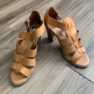 Tan heel
